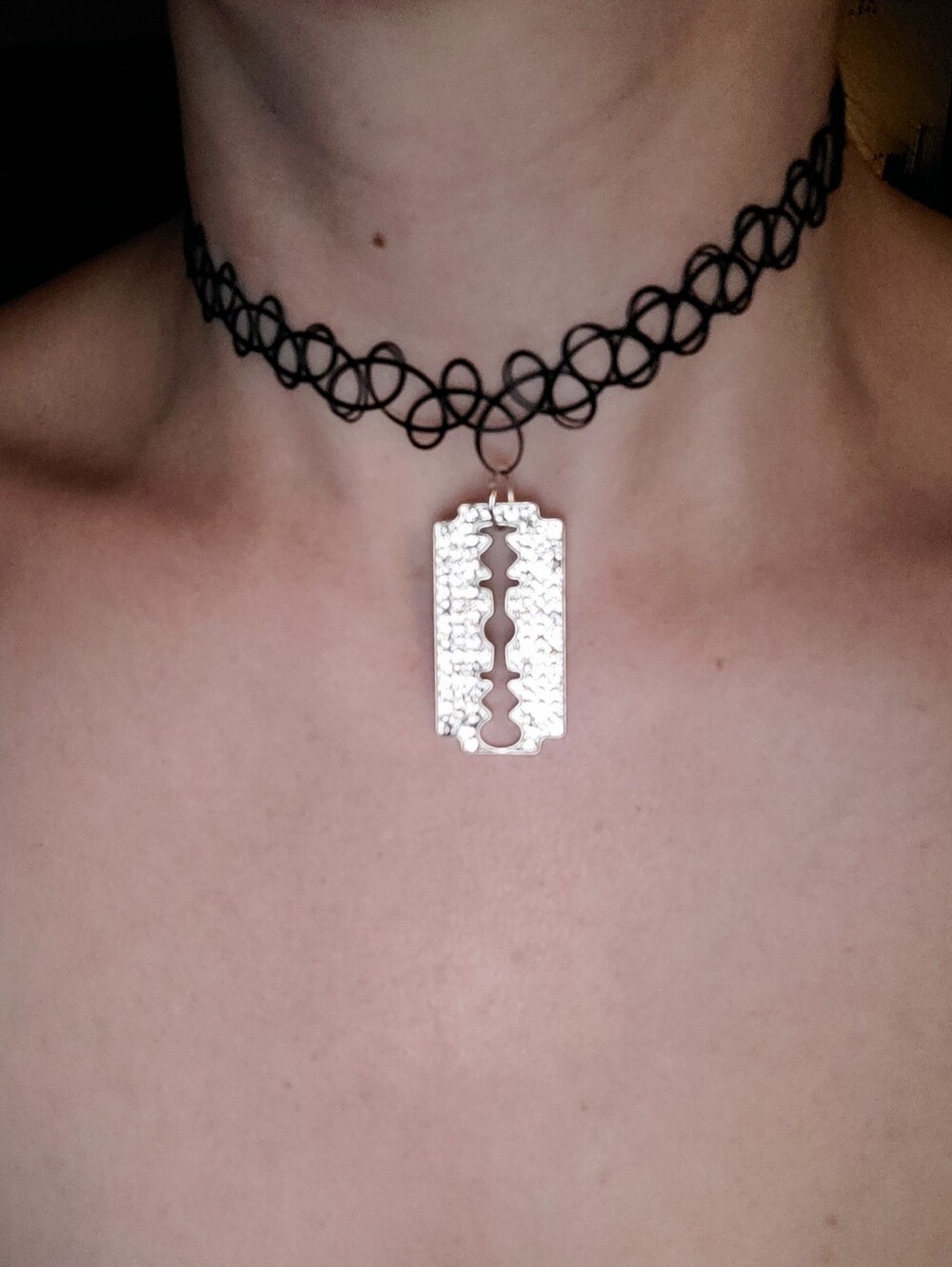 Rhinestone Razor Choker - Picture 2 of 6
